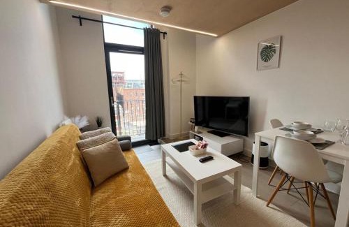 Manchester Apartment | Modern 1-bed Duplex+Balcony