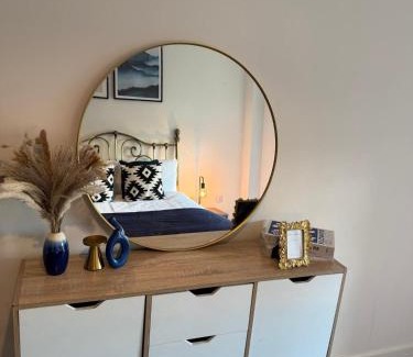 Livesey Apartment | Modern 1-Bed Flat, Sleeps 4
