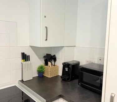 Livesey Apartment | Modern 1-Bed Flat, Sleeps 4