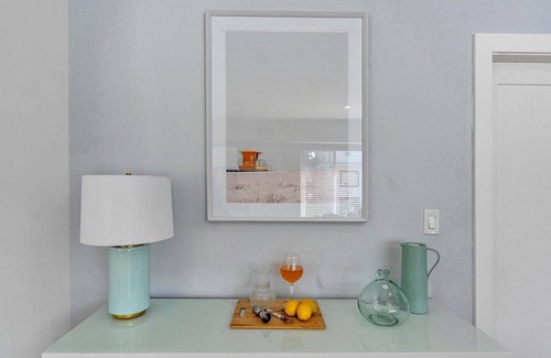 Hendricks and Venice Isles Apartment | Modern 1-bedroom apartment, Walk to Las Olas Blvd and Beach, Free parking