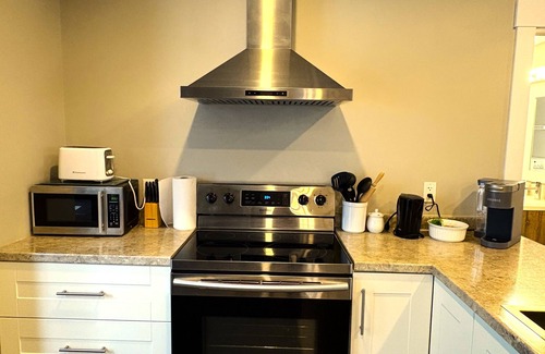 Moncton Apartment | Modern 1 Bedroom, 10 minute walk to Downtown