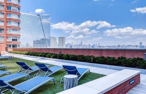 Hudson Exchange Apartment | Modern 1 Bedroom Apartments with Manhattan views