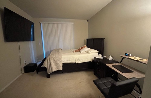Los Angeles Apartment | Modern 1-Bedroom Apartment in LA with Washer & Dryer, Pool, Gym, & Game Room