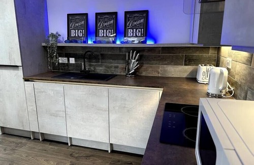 Cathays Apartment | Modern 1 Bedroom Apartment Near City Centre