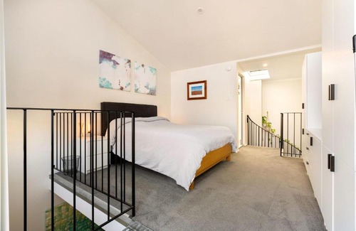 Camperdown Apartment | Modern 1 Bedroom Apartment