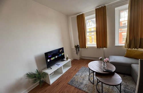 Barry Apartment | Modern 1 Bedroom Apt in the heart of Barry Flat 2
