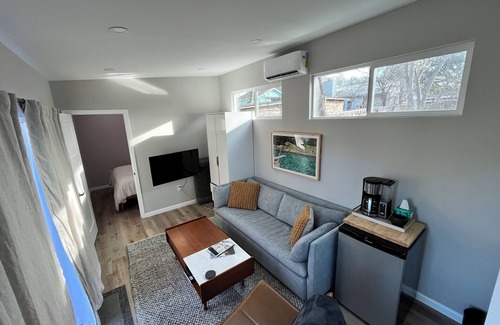 Austin Apartment | Modern 1-Bedroom Casita with Hot Tub in South Austin