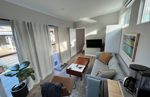 Austin Apartment | Modern 1-Bedroom Casita with Hot Tub in South Austin