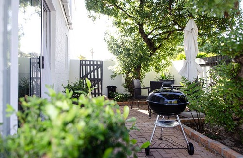 Marina da Gama Cottage | Modern 1-bedroom cottage 20 minutes south of Cape Town