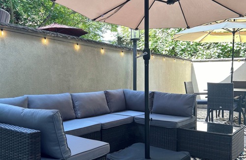Upper Manhattan Apartment | Modern 1-bedroom Garden Apartment with Backyard, up to 25 mins to Times Square