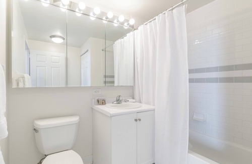 Paulus Hook Apartment | Modern 1 Bedroom Near Grove Street PATH