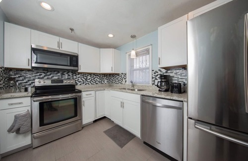 Federal Hill Apartment | Modern 1 bedroom on historic federal hill.