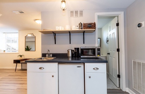 McMurray House | Modern 1 Bedroom Suite - Nashville/Brentwood