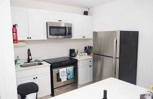 Ortona North Condo | Modern 1 bedroom w/2 beds sleeps 5 beach access!