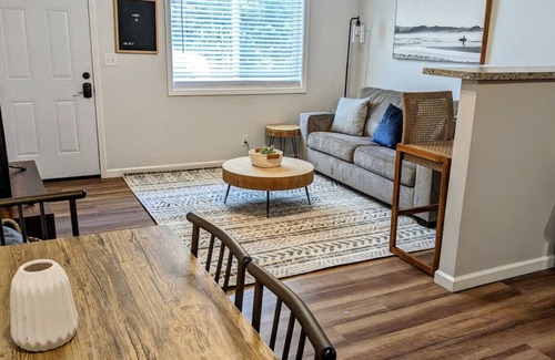 Davenport Apartment | Modern 1 BR by DT Davenport [45DAYS+] Pet Friendly