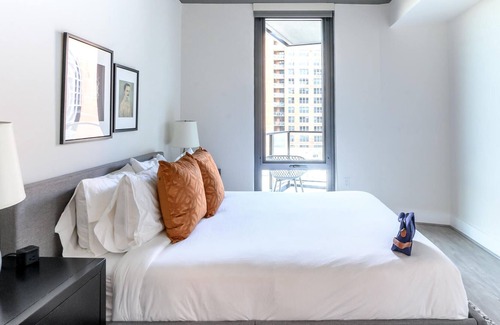 Navy Yard Apartment | Modern 1 BR Near Nationals Park w/ Gym & Concierge