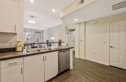 Carmel Valley Apartment | modern 1 BR | spa | Storage space