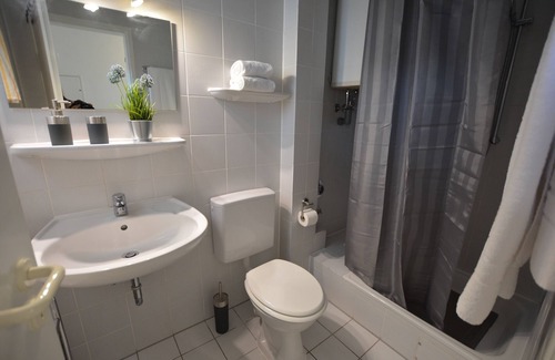 Bad Kreuznach Apartment | Modern 1-room apartment in the spa area - balcony, WLAN, TV, spa area