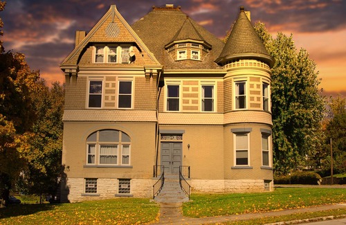 East Washington House | Modern 1900 Victorian Home - King Beds - Beautiful views of W&J Campus