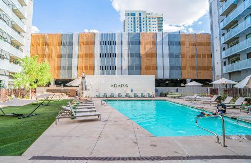 Evans Churchill Apartment | Modern 1BD Apartment in CDT with Gym and Pool