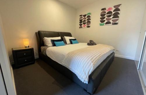 Brunswick Apartment | Modern 1BD Apt w free parking in central Brunswick