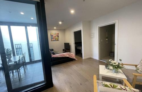Brunswick Apartment | Modern 1BD Apt w free parking in central Brunswick