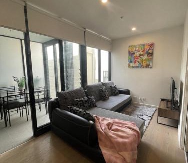 Brunswick Apartment | Modern 1BD Apt w free parking in central Brunswick