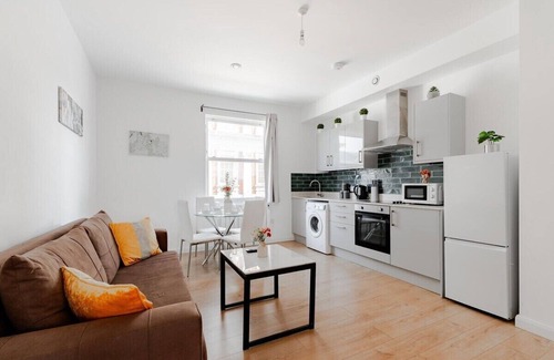 West Ealing Apartment | Modern 1BDR West Ealing , Ideal Location!