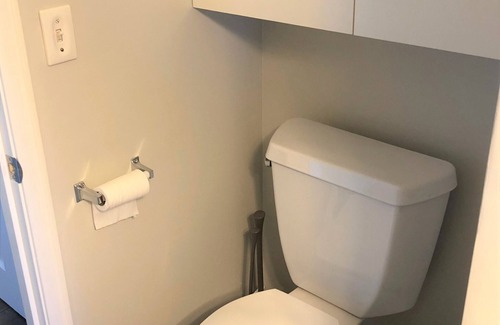 West Alameda Apartment | Modern 1bdrm retreat + private balcony sleeps 4