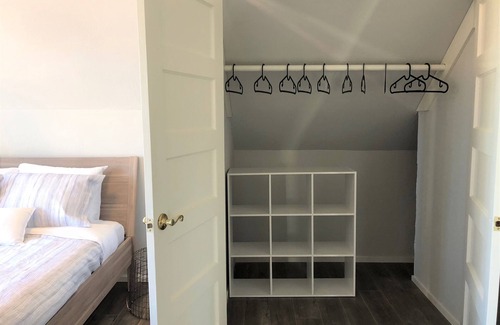 West Alameda Apartment | Modern 1bdrm retreat + private balcony sleeps 4