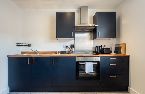 Eastleigh Apartment | Modern 1BED Apartment in Bradford