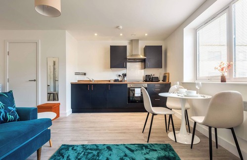 Eastleigh Apartment | Modern 1BED Apartment in Bradford