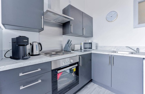 Brierley Hill Apartment | Modern 1BED Budget Apartment in Dudley