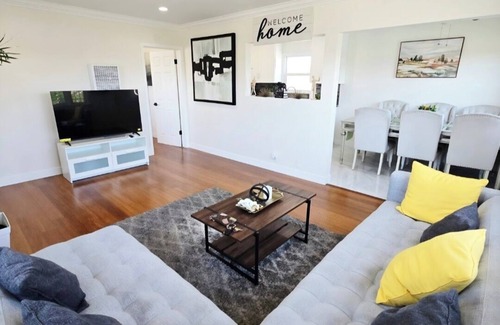 Hawthorne Apartment | Modern 1BR/1BA Apartment – 5 Mins to SoFi Stadium & LAX!