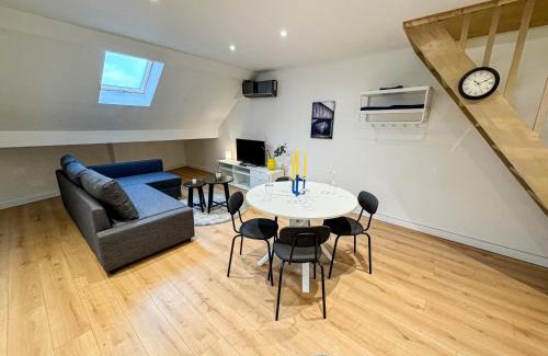 Bloemekenswijk Apartment | Modern 1BR & 1LR Apartment 15-Min Walk to Rabot
