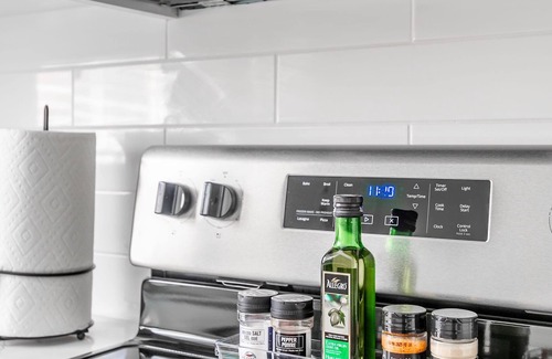 Hamilton Apartment | Modern 1BR Apartment in Corktown Hamilton!