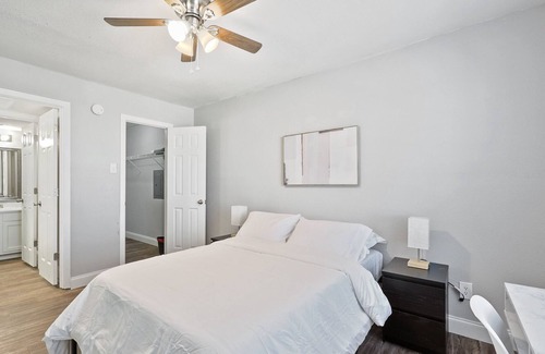 Vickery Meadow Apartment | Modern 1BR Apartment with Kitchen