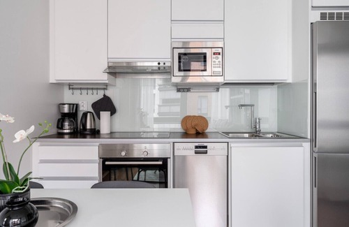 Tampere Apartment | Modern 1BR Apt next to Lake Pyhäjärvi & Downtown