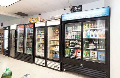 Sunny Isles Beach Apartment | Modern 1BR Condo on Sunny Isles across from the Beach and Free Parking on site