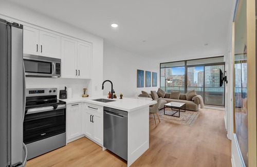 Bloor-Yorkville Apartment | Modern 1BR Condo in Yorkville