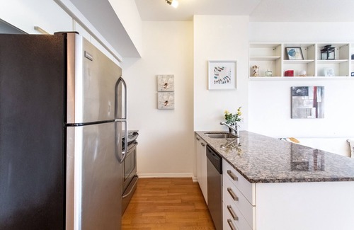 Bay Cloverhill Condo | Modern 1BR Downtown Toronto | Monthly Rental | Steps to UT & Financial District