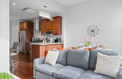 Downtown Pittsburgh House | Modern 1BR | FREE Parking | Gym | Skyline Views