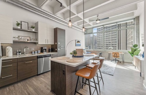 Peachtree Center Apartment | Modern 1BR High-Rise | Stunning View of DT Atlanta
