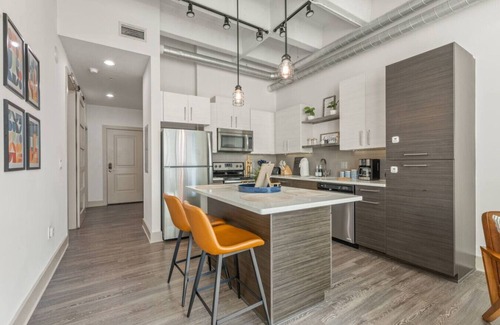 Peachtree Center Apartment | Modern 1BR High-Rise | Stunning View of DT Atlanta