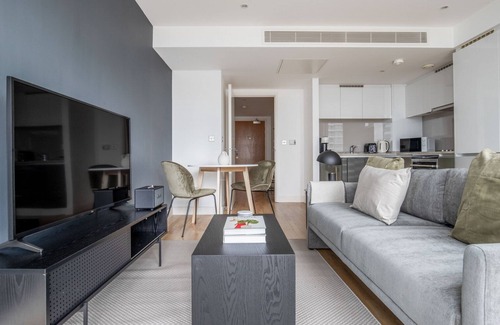 Canary Wharf Apartment | Modern 1BR in Carary Wharf nr shops and bars, by Blueground
