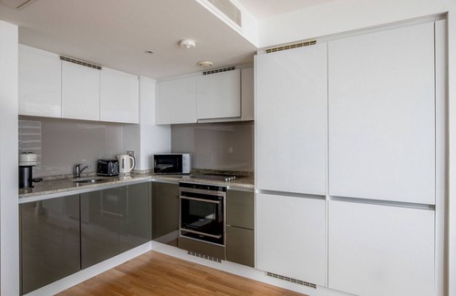 Canary Wharf Apartment | Modern 1BR in Carary Wharf nr shops and bars, by Blueground