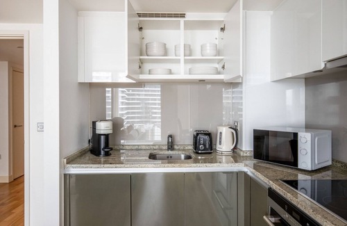 Canary Wharf Apartment | Modern 1BR in Carary Wharf nr shops and bars, by Blueground