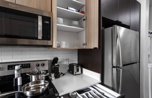 Mile Square Apartment | Modern 1BR in Indy | Walk to Bars & Events