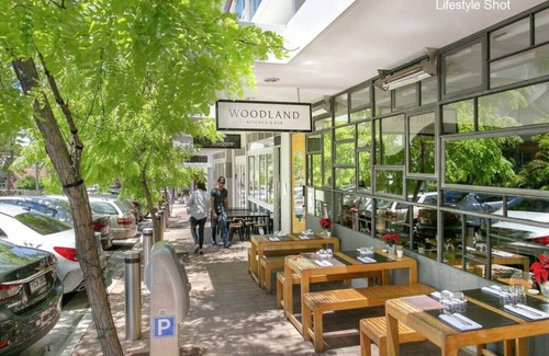 Neutral Bay Apartment | Modern 1BR in Neutral Bay, Near CBD & Transport