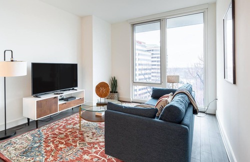 Reston Apartment | Modern 1BR in Reston, Parking + Pet-Friendly